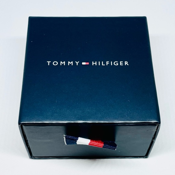 Tommy Hilfiger - Picture 2 of 3